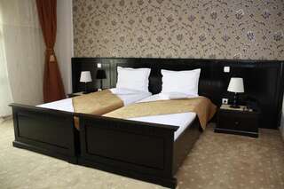 Отель Hotel Imperium Сучава Двухместный номер с 1 кроватью или 2 отдельными кроватями-5